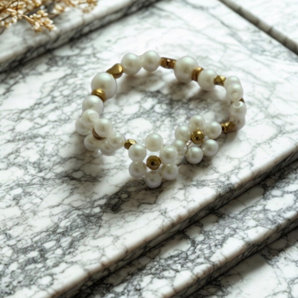 Pearl and Gold Flower Bracelet
